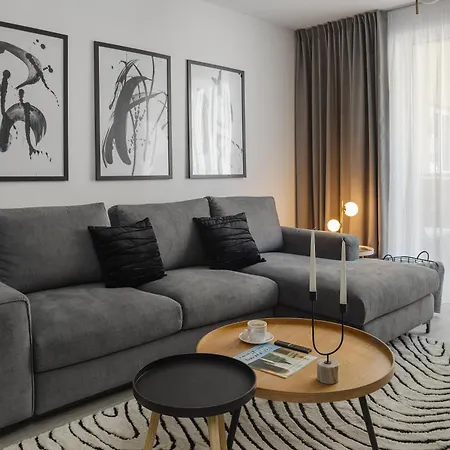 Chic At Urban Apartment *